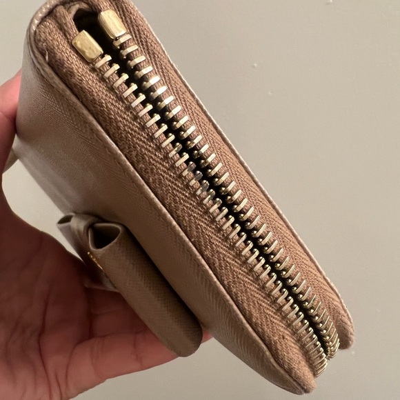 PRADA zippy long wallet !πβ€οΈ - Picture 10 of 12